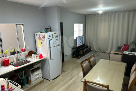 CASA A VENDA NO JARDIM DAS INDUSTRIAS COM 2 DORMITÓRIOS, 1 SUÍTE, 2 VAGAS, 125M², SJC