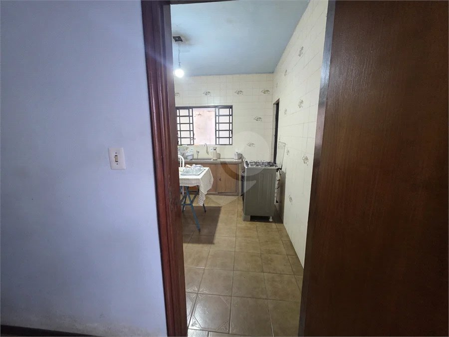 Casa térrea, 2 dormitórios com salão comercial Jd. Nova São Carlos