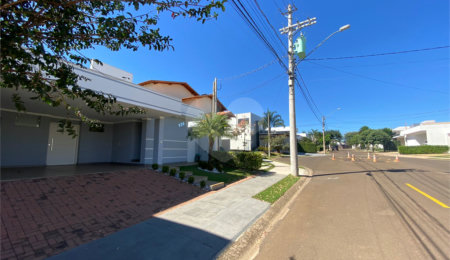 Casa à venda com 3 quartos, sendo 1 suíte, no condomínio Quebec, São Carlos - SP