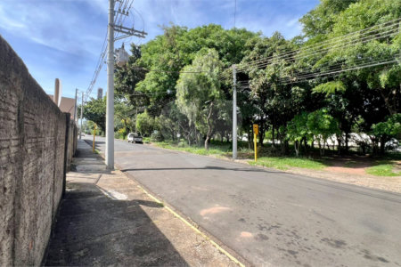 Terreno à Venda no Jardim Tangará