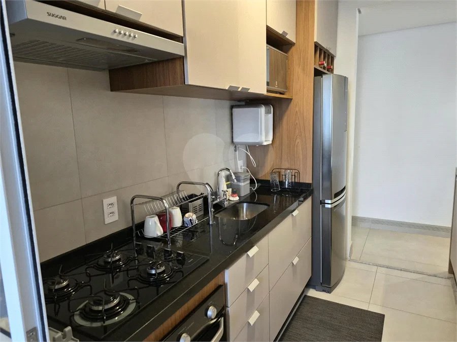 Oportunidade na Vila Leopoldina!! Apartamento com dois dormitórios, sendo uma suíte, dois banheiros, e com duas vagas.