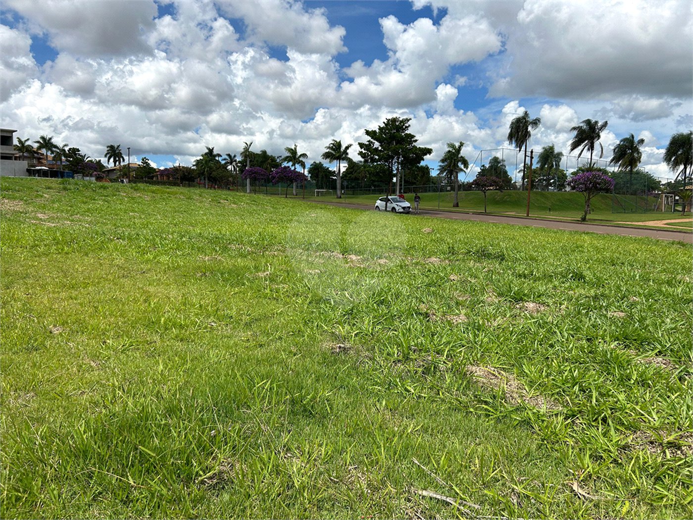 Terreno no condomínio Damha Golf em frente área de lazer com 1.404,40 m²