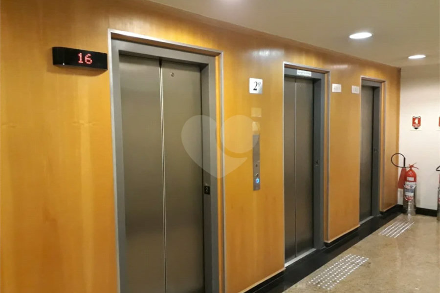 Conjunto Comercial na Av. Paulista, Anexo ao Metrô Brigadeiros