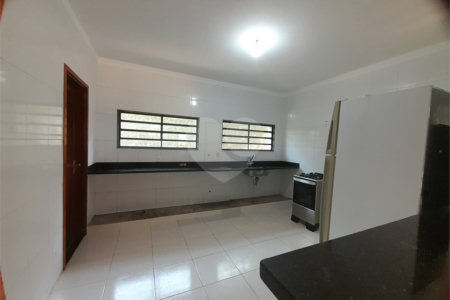 Casa de Alto Padrão à Venda e Locação no Parque Santa Mônica - São Carlos