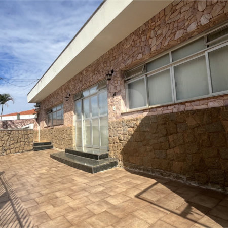 Casa Térrea com 3 dormitórios no Centro de Atibaia