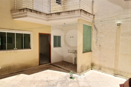 Sobrado a venda no Ipiranga de 220m² com 4 suítes e 2 vagas.Estuda permuta.