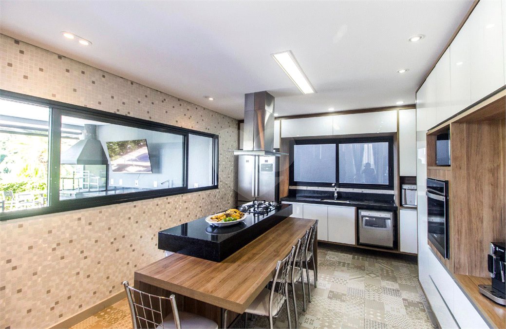 Casa de Alto Padrão à Venda no Residencial Campos do Conde – Santana de Parnaíba/SP