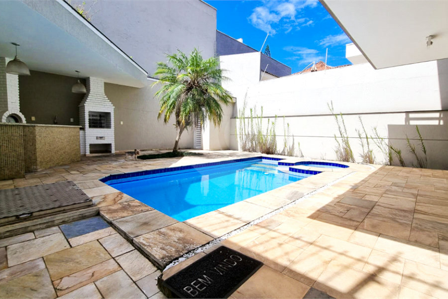 Sobrado com 4 suítes, 5 vagas e Piscina - Palmas do Tremembé