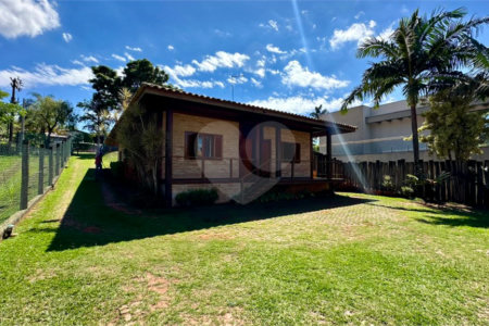 Casa para venda no Condomínio Vivenda do Broa.