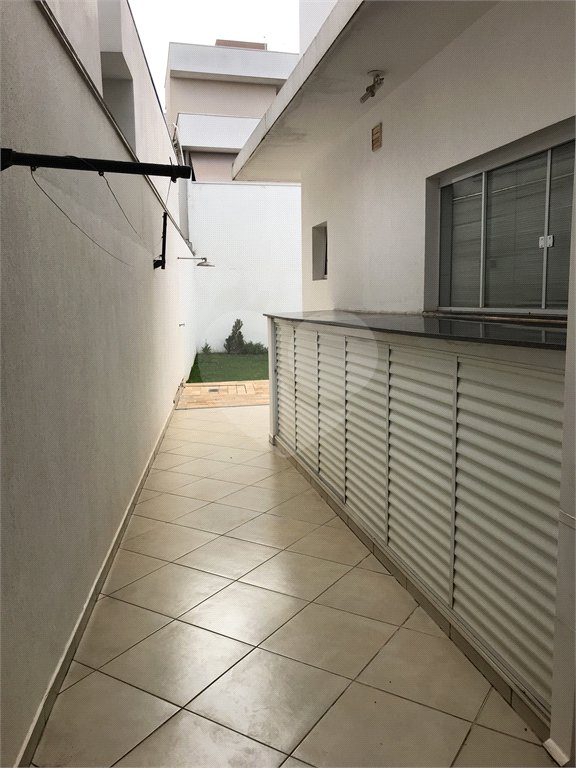 Sobrado para venda no condomínio de alto padrão Village Damha II