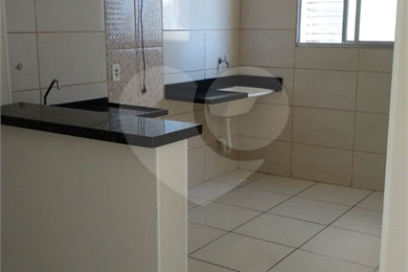 Apartamento no Condomínio Monte Azul.