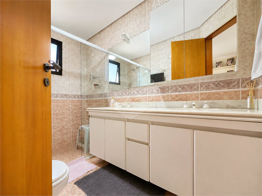 Apartamento de 184 m² em andar alto com 4 dormitórios e 3 vagas em Perdizes