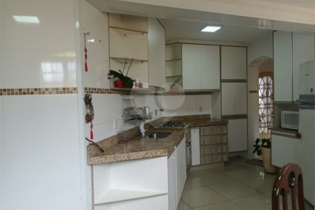 Linda casa em ótima localização!!