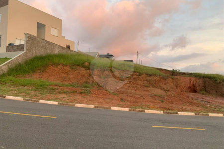 Terreno para venda com 368 metros quadrados em condomínio fechado Bom Jesus dos Perdoes SP.