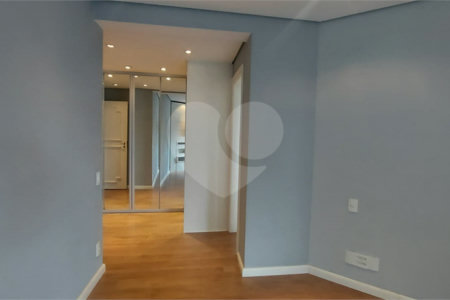 Apartamento à venda no Campo Belo de 245m² com 3 suítes e 3 vagas