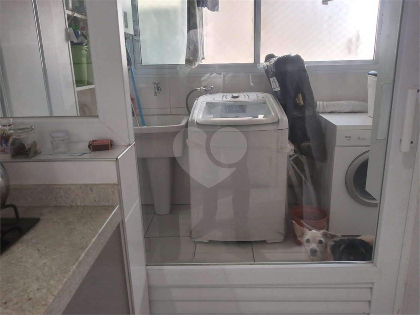 Apartamento 3 dormitórios, região do Campo Belo. Condomínio com laser completo.
