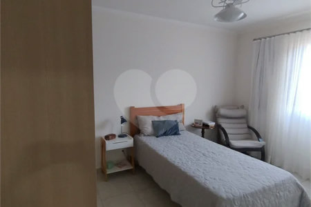 Apartamento em Atibaia com 2 dormitórios (1 suíte), 2 vagas de garagem, elevador, salão de festas, excelente localização