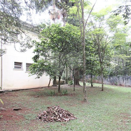 Casa à venda com 4 quartos, sendo 2 suítes,  no condomínio Chácara Flora, São Paulo - SP