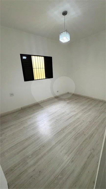 Sobrado na Vila Prudente com 161m², 2 dormitórios, 1 suíte e 2 vagas de garagem