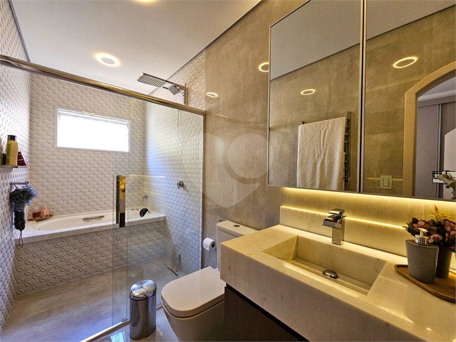 Casa térrea em Atibaia com 3 dormitórios (2 suítes), piscina, espaço gourmet, condomínio fechado