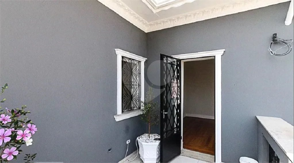 Sobrado à venda no Belenzinho de 208 m² com 6 dormitórios, 4 banheiros e 2 vagas