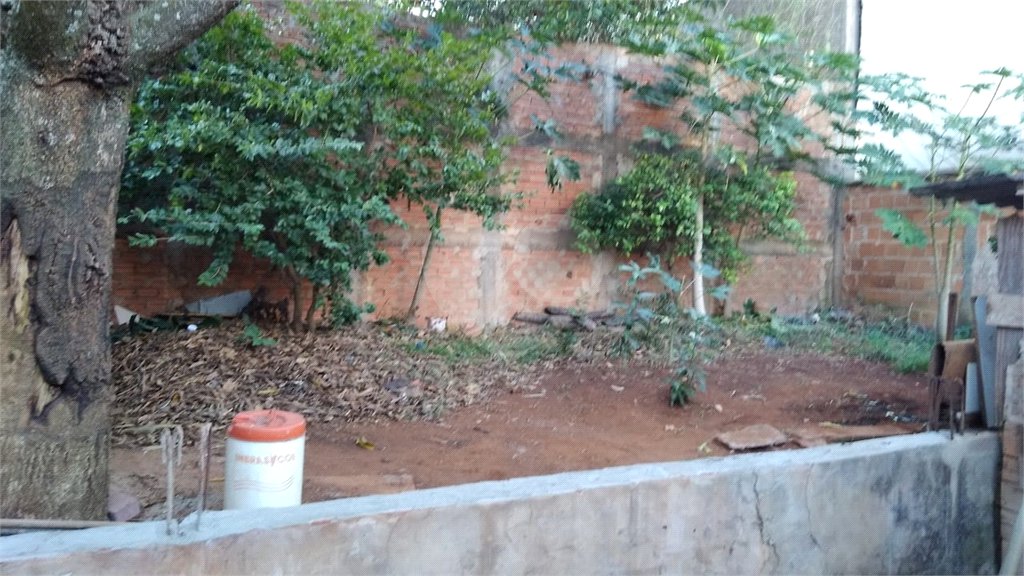 Casa Térrea com 3 dormitórios, sendo 1 suíte.
