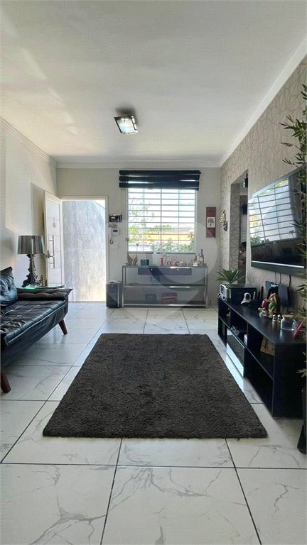 Casa Térrea à Venda com 3 dormitórios em Atibaia/SP