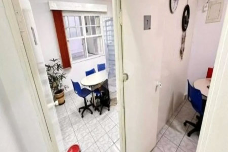 Prédio comercial com 322m², 8 salas, 3 banheiros, à venda no bairro Santo Antônio, São Caetano do Sul