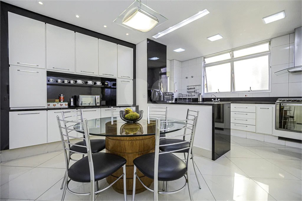 Apartamento á venda em Higienópolis com 212m² 3 dormitórios 1 suíte 2 vagas