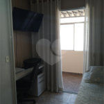Apartamento duplex, espaçoso, ensolarado. Ideal para uma bela modernização.