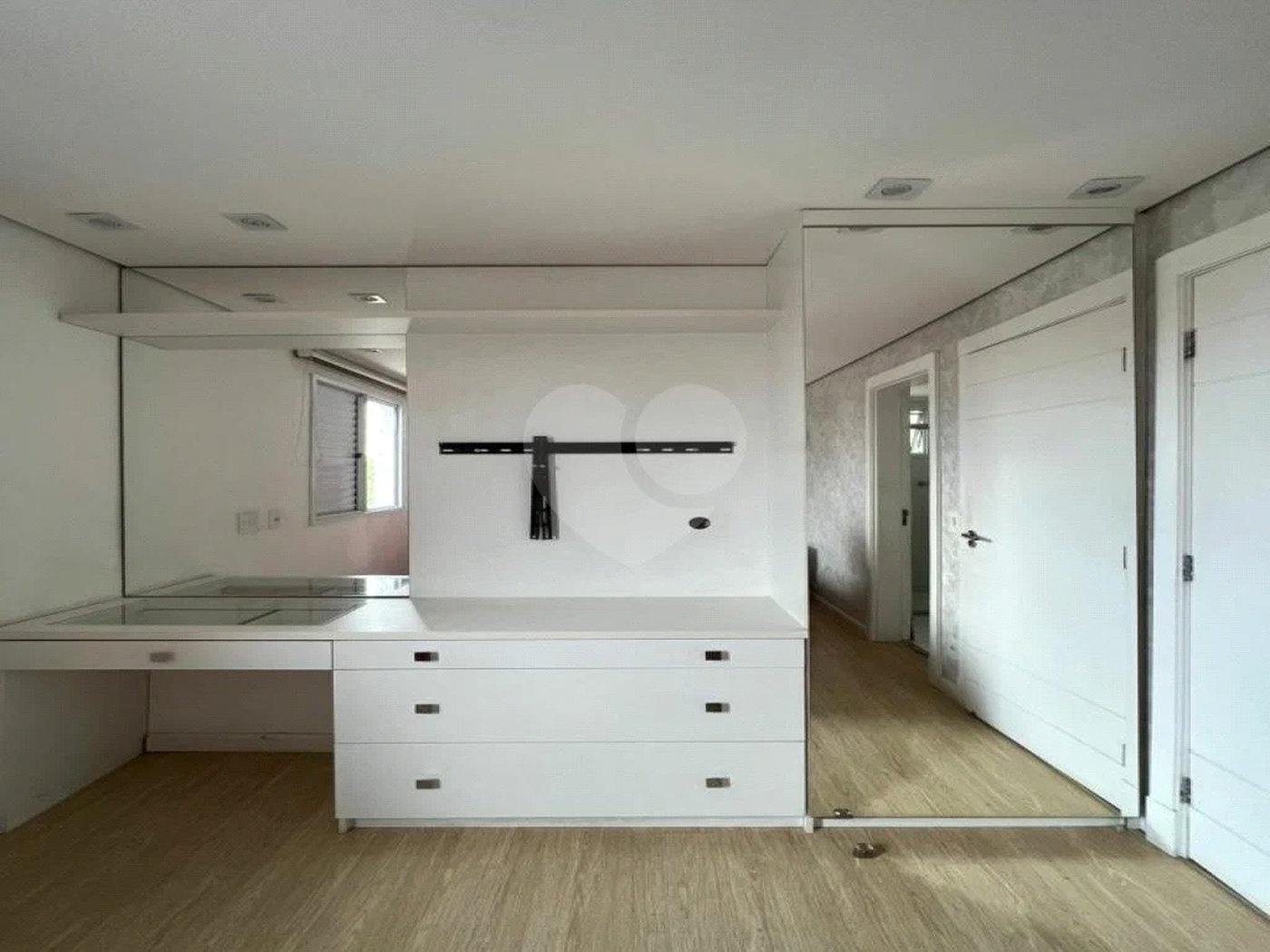 Apartamento à venda com 3 quartos, sendo 1 suíte,  em Vila Guilherme, São Paulo, SP
