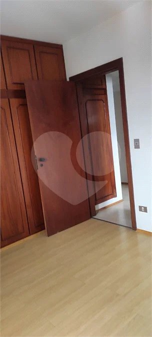 Apartamento Espaçoso com 4 Dormitórios, Suíte e Varanda no Jardim Paris