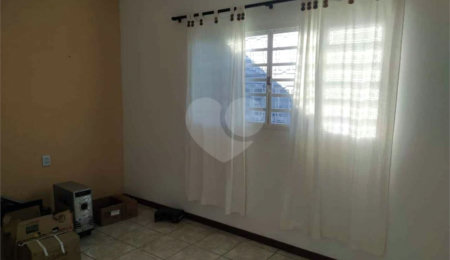Casa à venda com 3 quartos em Jardim das Estações (vila Xavier), Araraquara, SP