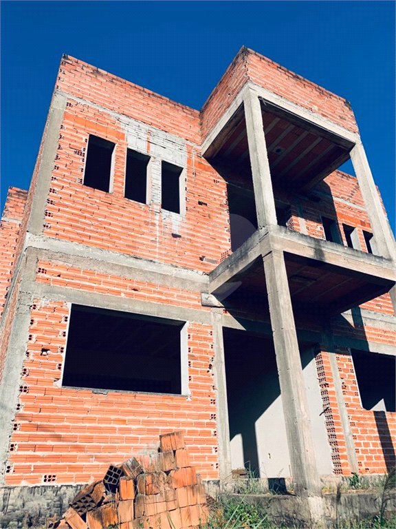 Imóvel em construção bem localizado