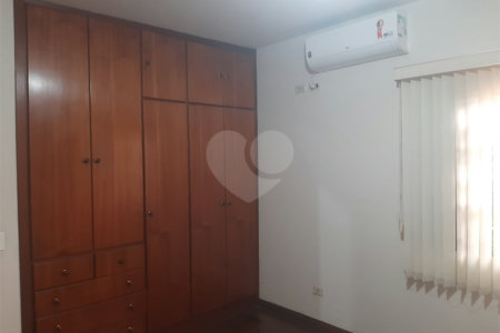 Bela casa com boa localização no bairro Portal do Sol