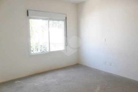 Casa à venda com 4 quartos, sendo 2 suítes, no condomínio Bristol Village, São Paulo - SP