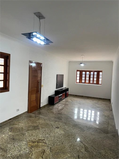 Sobrado à venda ou para alugar com 3 suítes em Vila Sônia, São Paulo, SP