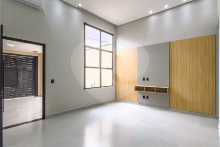 Indaiatuba - Jardim Bom sucesso - Área total: 150m² - Área construída: 115m² - 3 dormitórios sendo 1 suíte com armário planejado;Sala para dois ambientes; Banheiros com box gabinetes e espelhos; Área gourmet com churrasqueira a carvão e móveis planejados; Lavanderia coberta; Ar condicionado na sala