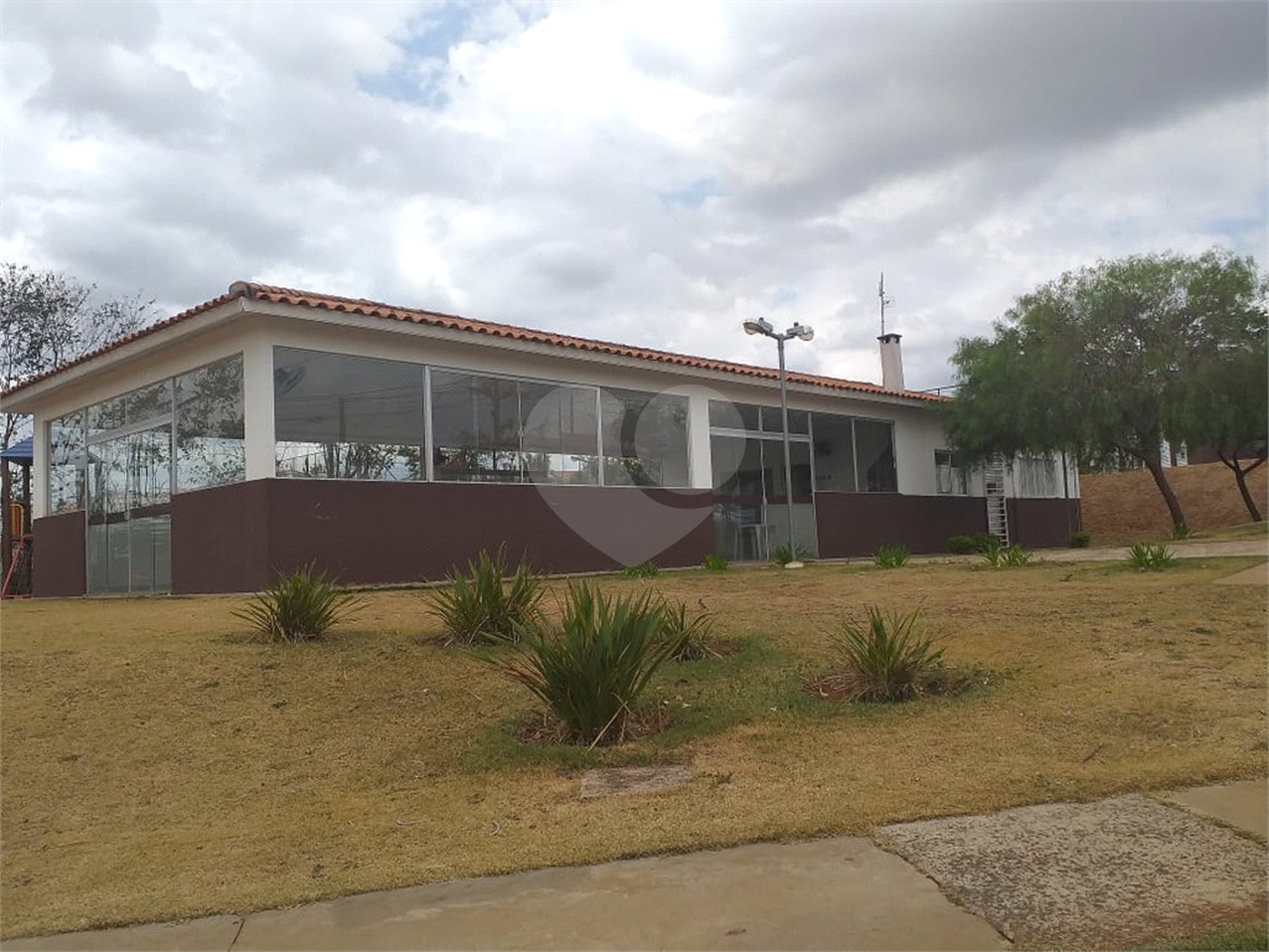 Linda casa no Condomínio Moradas 3