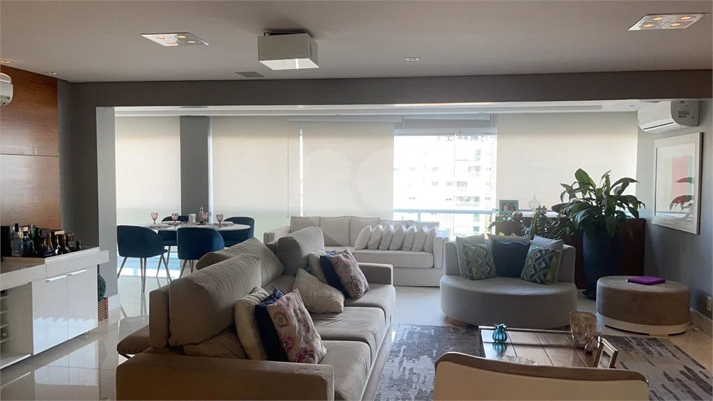 Apartamento na Mooca com 204 m² com vista maravilhosa, sendo 3 suítes e 4vagas.
