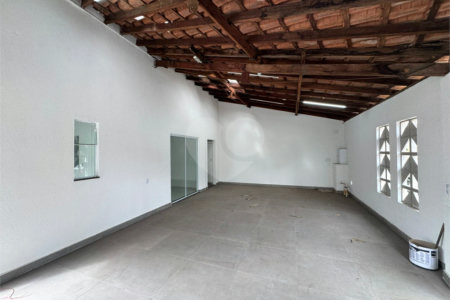 Casa á venda, com 03 Dormitórios, no Bairro Parque Primavera em São Carlos.