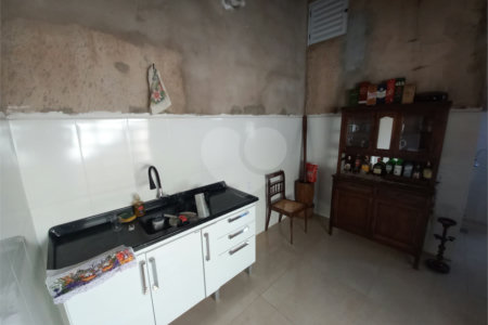 Casa térrea com 2 dormitórios.