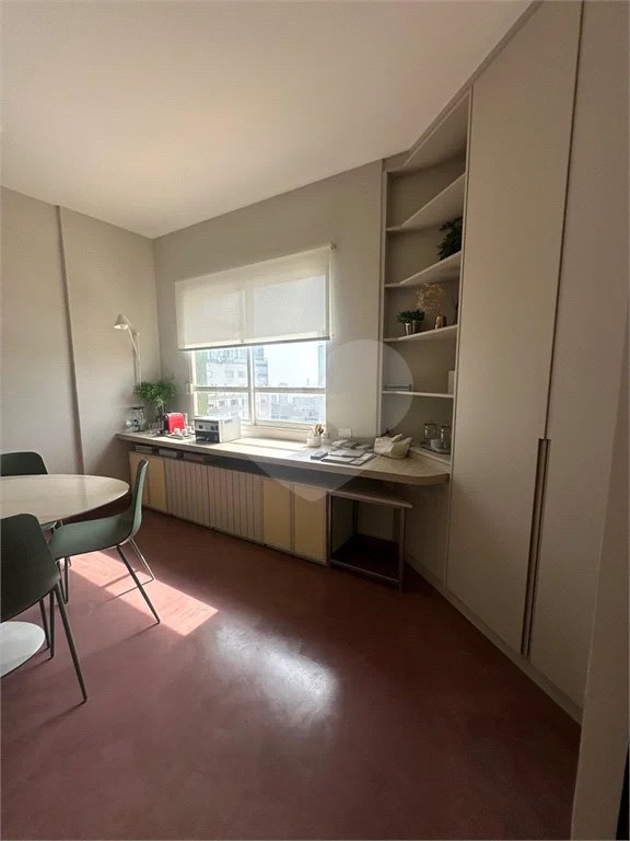 Sala comercial para venda ou locação na Avenida Paulista. 68m2