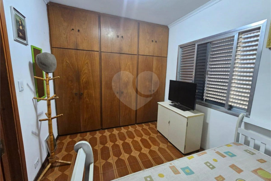 Casa Térrea na Vila Formosa de 233m2 com 3 dorms, 1 suíte, 3 banheiros e 4 vagas. Estuda permuta.