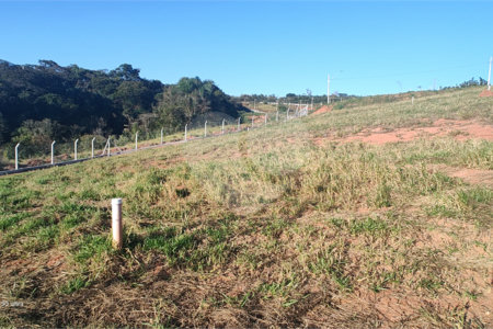 Terreno em Atibaia com 360 m² condomínio fechado com ampla área de lazer