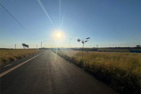 Terreno á venda com 250m2, em São Carlos.