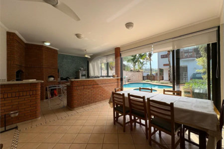 Casa a Venda no Condomínio Vista Alegre - Sede em Vinhedo/SP