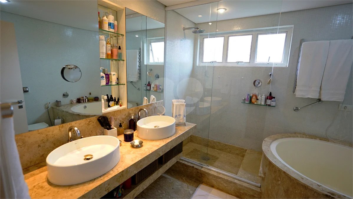 Apartamento à venda com 4 quartos, sendo 3 suítes, em Santo Amaro, São Paulo, SP