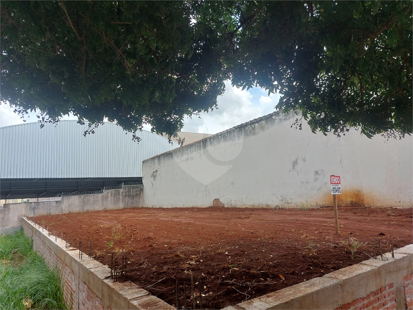 Terreno para venda na Vila Carmem.