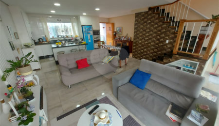 Sobrado à venda com 6 quartos, sendo 2 suítes, em Vila Oratório, São Paulo, SP